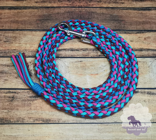 Handgeflochtene Stricke mit Karabiner