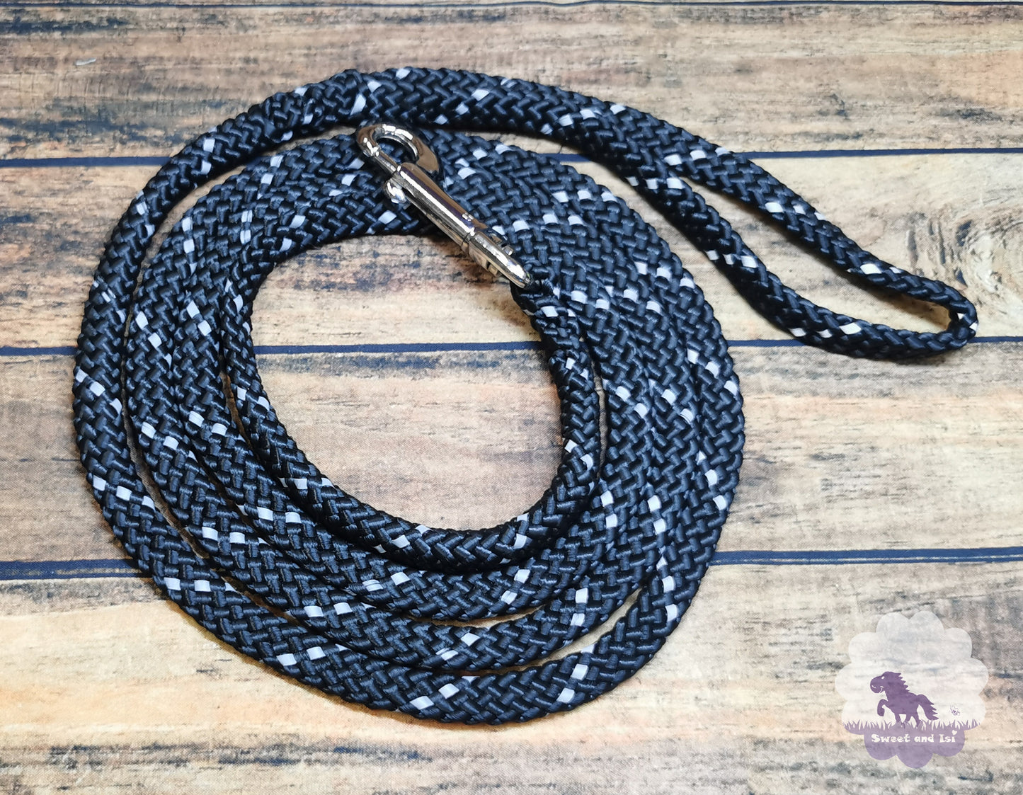 Verspielte bunte Hundeleinen für kleine Hunde