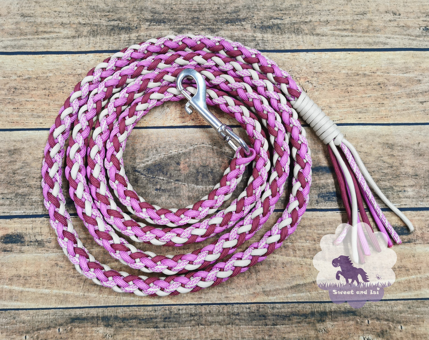 Handgeflochtene Stricke mit Karabiner