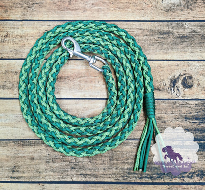 Handgeflochtene Stricke mit Karabiner